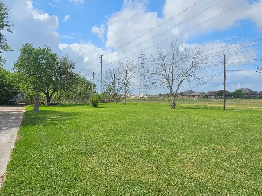 1218 E Pasadena Boulevard, Deer Park, TX 77536 - #2