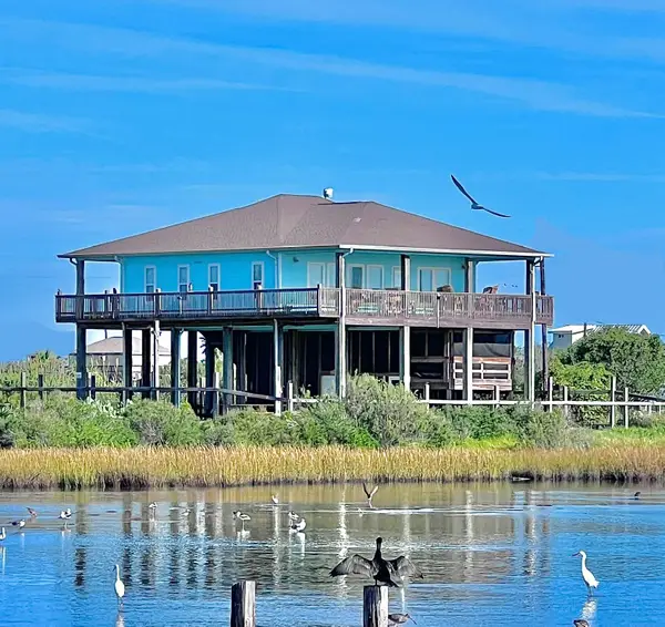 802 18th St Street, Port Bolivar, TX 77650