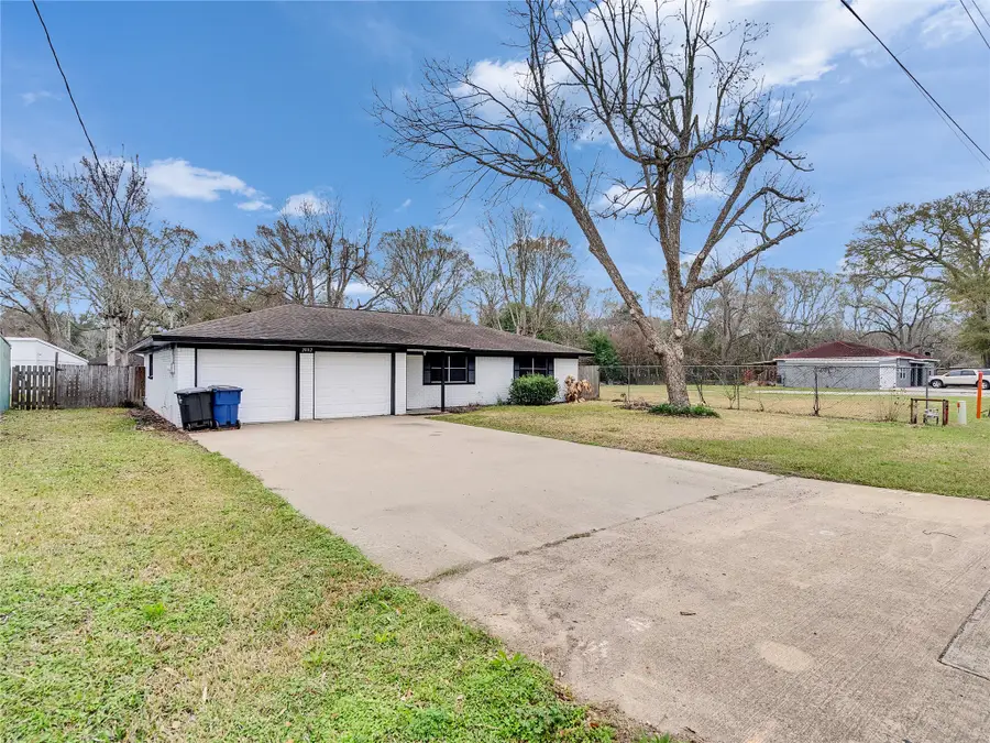 2002 W Highway 6, Alvin, TX 77511 - #3