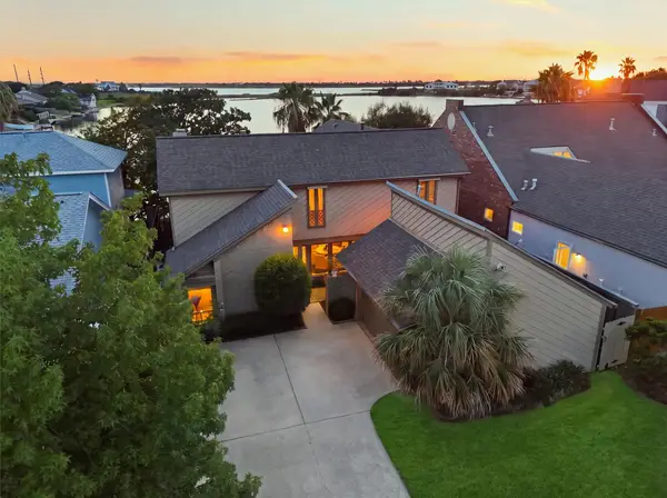 8 Quintana Drive, Galveston, TX 77554