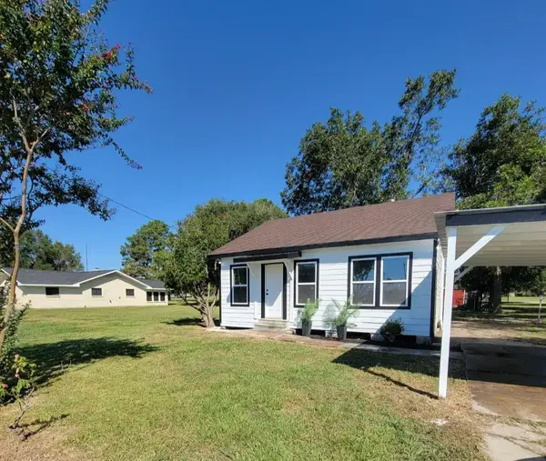801 Willcox Street, Anahuac, TX 77514