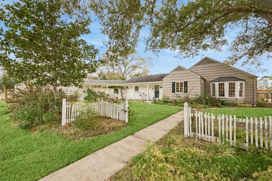 302 E Jackson Street, West Columbia, TX 77486 - Image #2