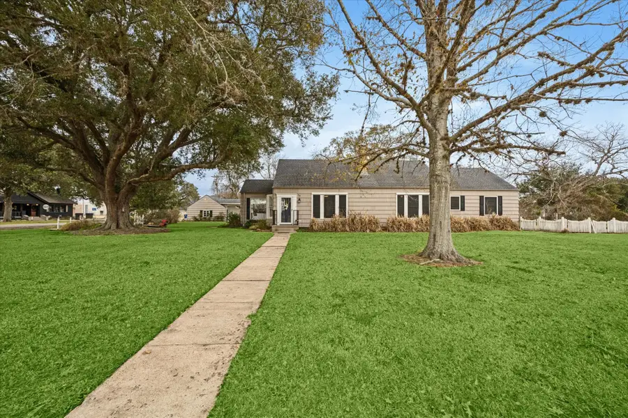 302 E Jackson Street, West Columbia, TX 77486 - Image #3