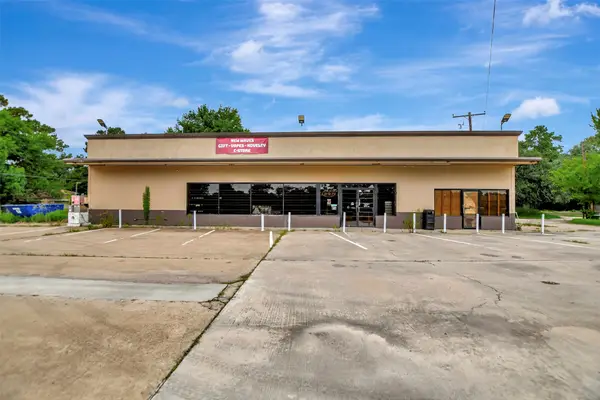 9240 State Highway 75 S, New Waverly, TX 77358