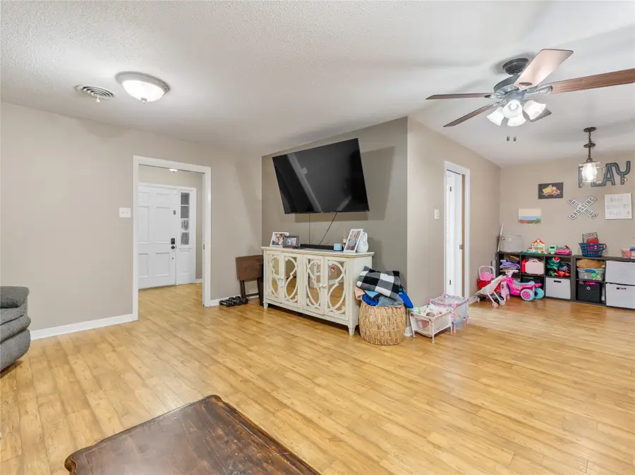 202 W West Street, El Campo, TX 77437 - #3