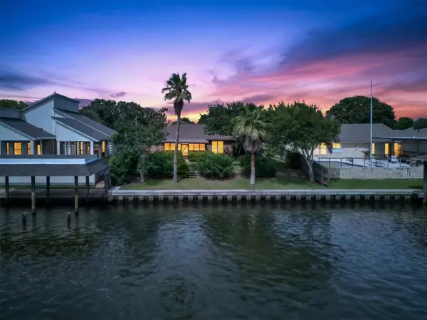 61 Lebrun Court, Galveston, TX 77551