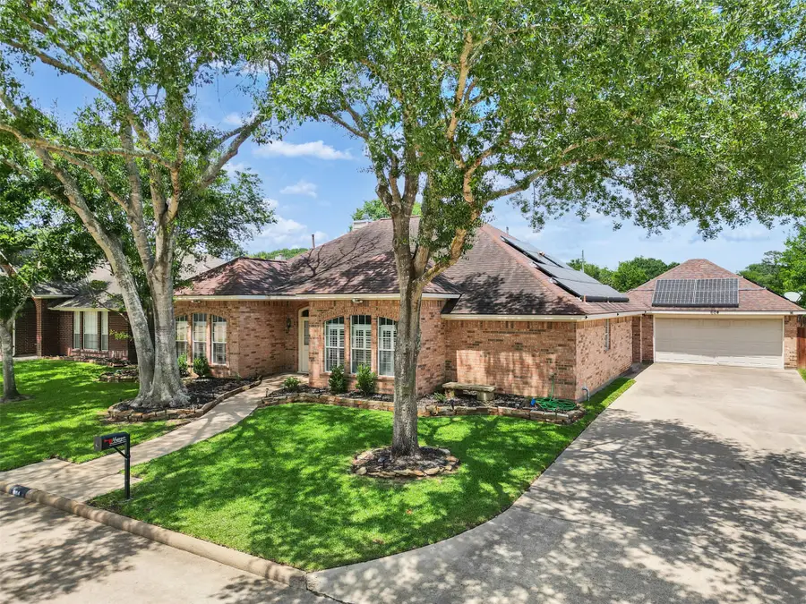 604 Westview Terrace Drive, Sealy, TX 77474 - #2