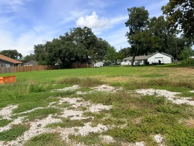 510 Hinken, Clute, TX 77531 - #2