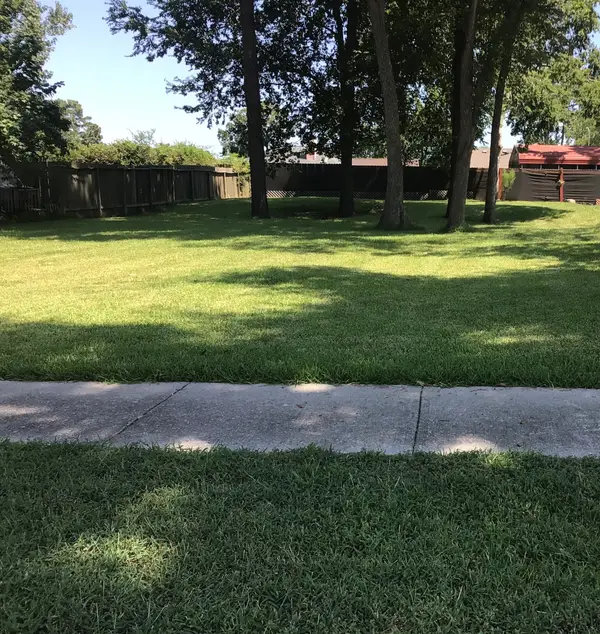 6723 Sandy Oaks Drive, Houston, TX 77050