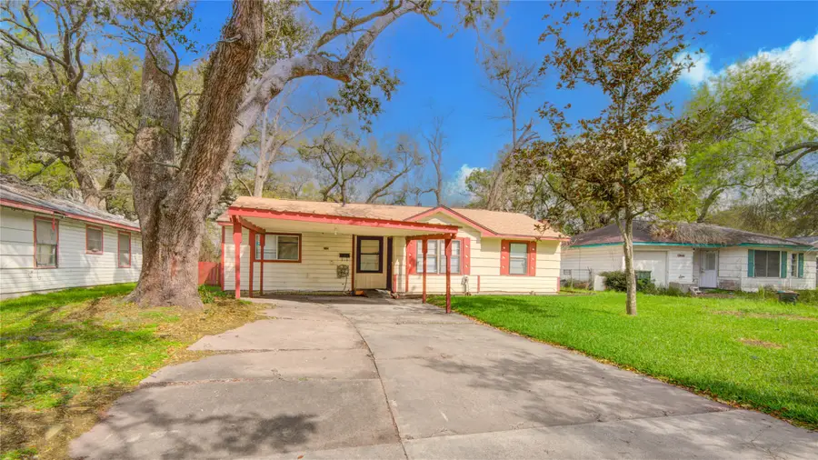 215 Cypress Street, Lake Jackson, TX 77566 - #3