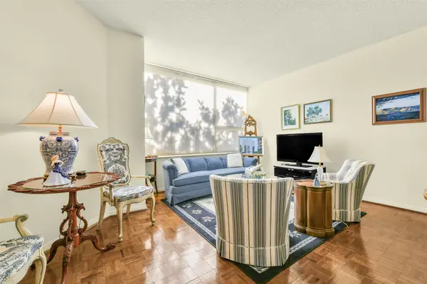 15 Greenway Plaza #3B, Houston, TX 77046