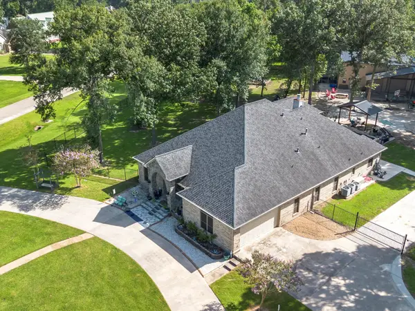 218 Lago Trace Drive, Huffman, TX 77336
