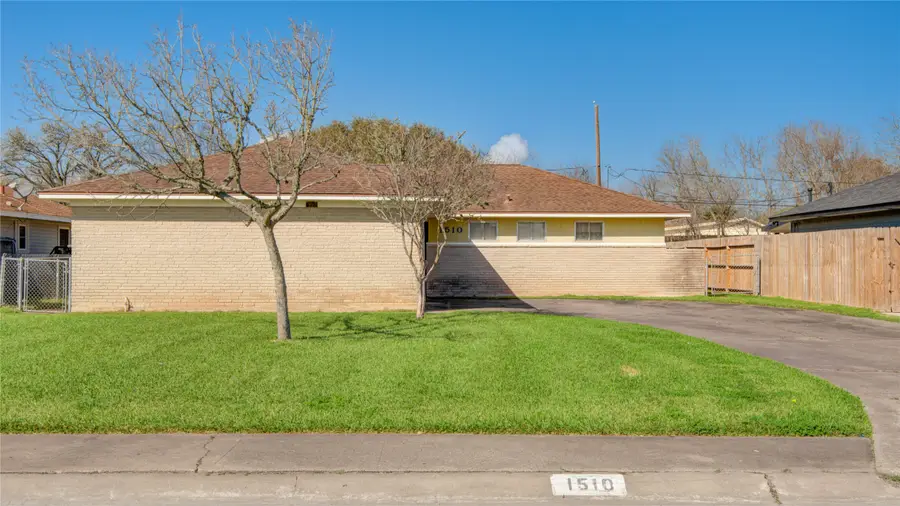 1510 W 11th Street, Freeport, TX 77541 - #2