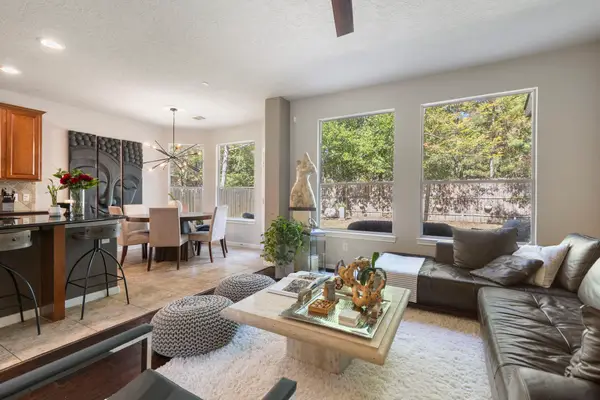 31 N Spinning Wheel Circle, The Woodlands, TX 77382