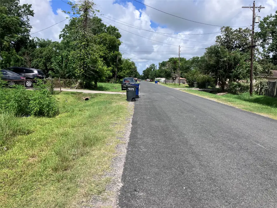 5915 Woodrow Street, Texas City, TX 77591 - #2