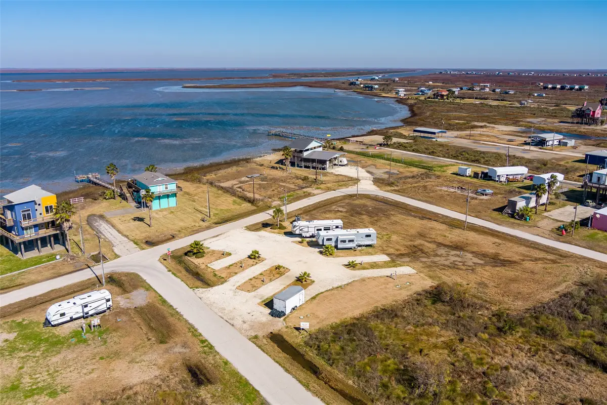 1040 Rollover Lane, Gilchrist, TX 77617 - #1