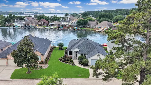 13673 Lakeside Place Drive, Willis, TX 77318