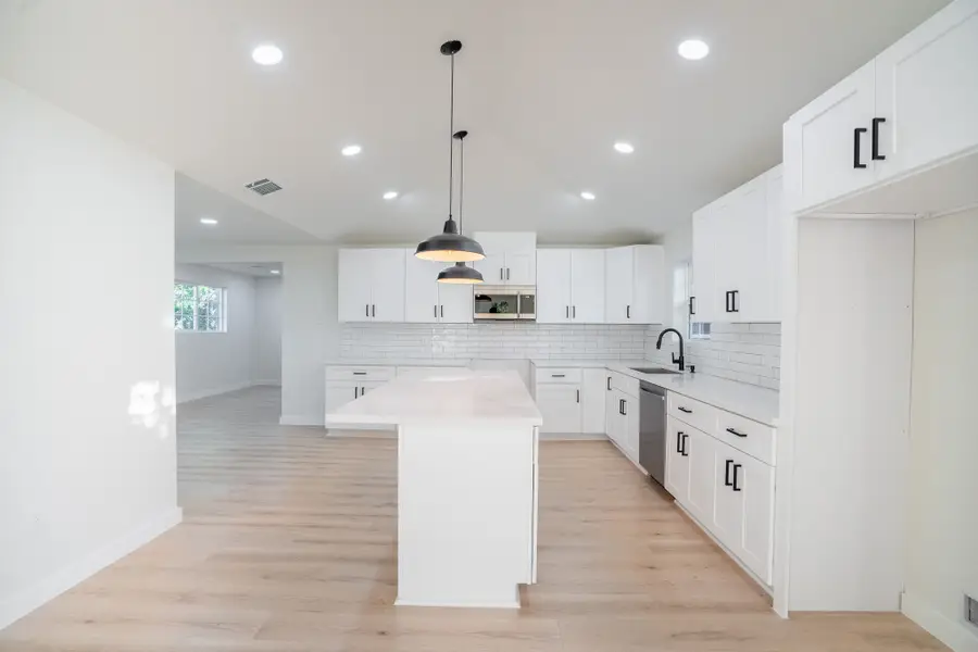 1310 E 34th Street, Houston, TX 77022 - Image #2