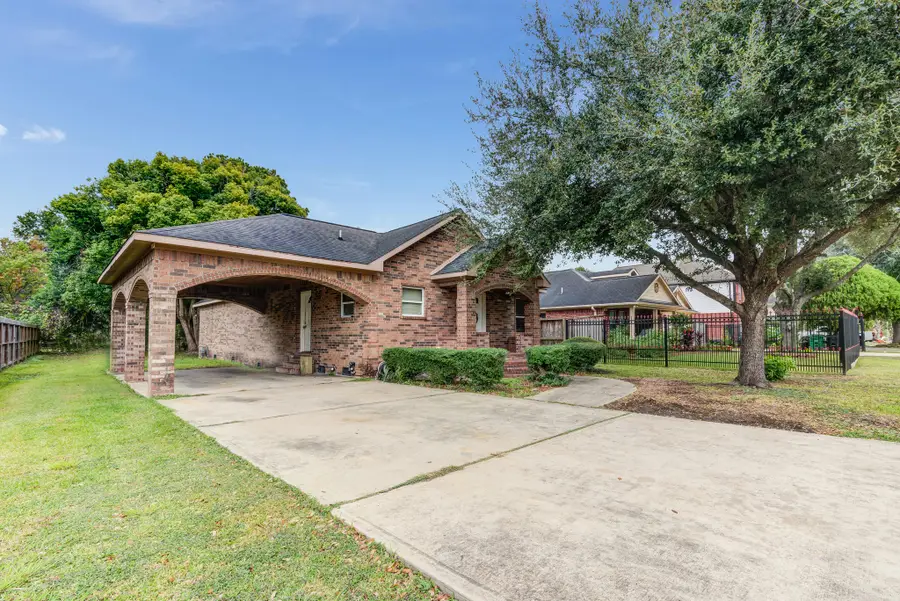 8123 Tareyton Lane, Houston, TX 77075 - Image #2