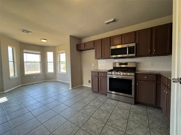 5007 Chase Mountain Drive, Bacliff, TX 77518