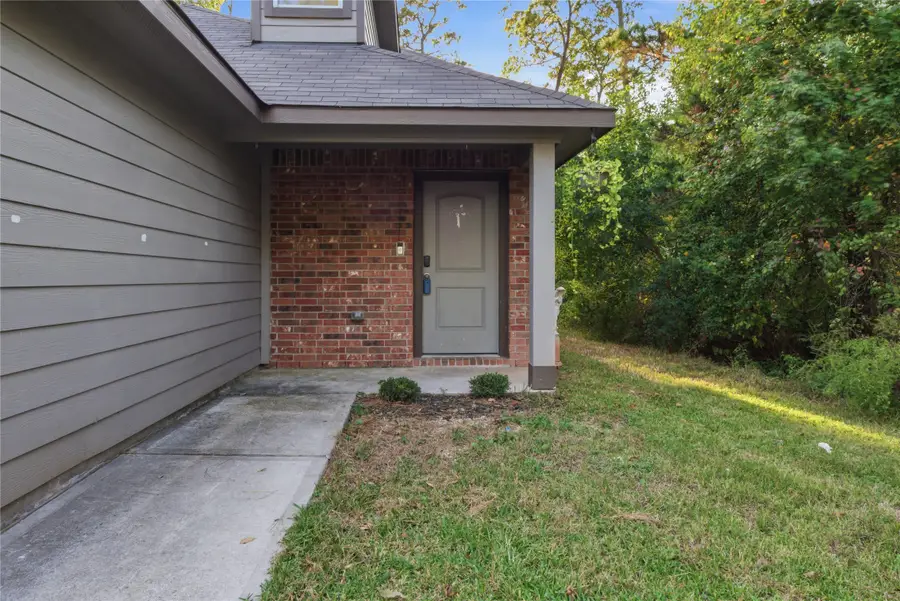 15082 Arrowhead Loop E, Willis, TX 77378 - Image #3