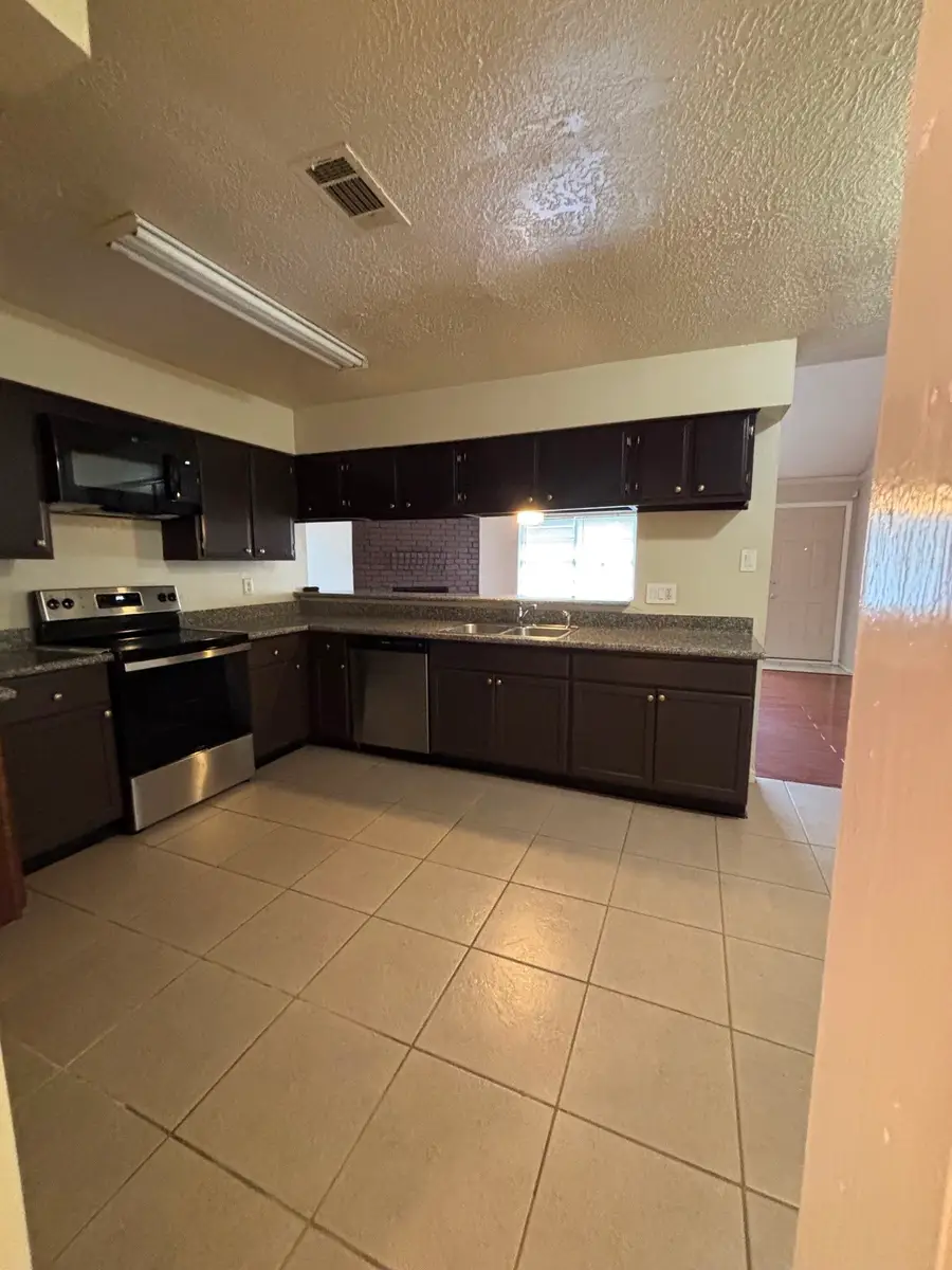 811 Whispering Pine Drive, Missouri City, TX 77489 - #2