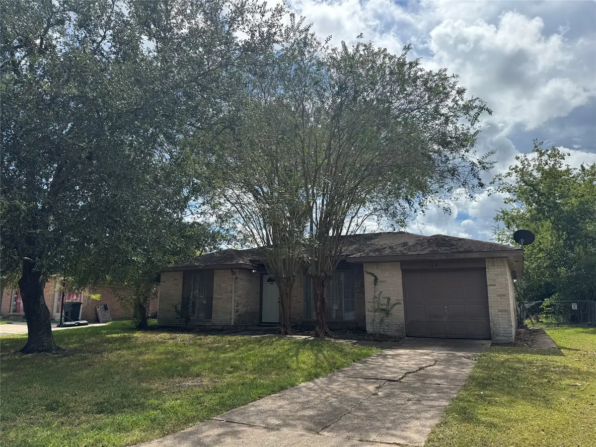 304 Brigadoon Lane, Friendswood, TX 77546 - #1