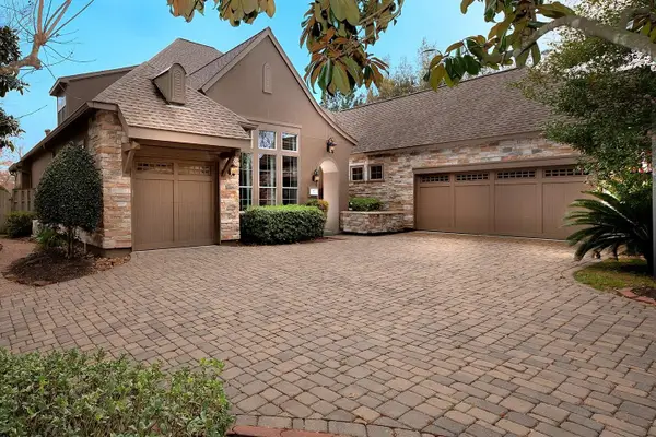 7 Cotillion Court, The Woodlands, TX 77382