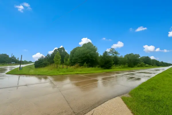 523 Country Rd 3406, Cleveland, TX 77327