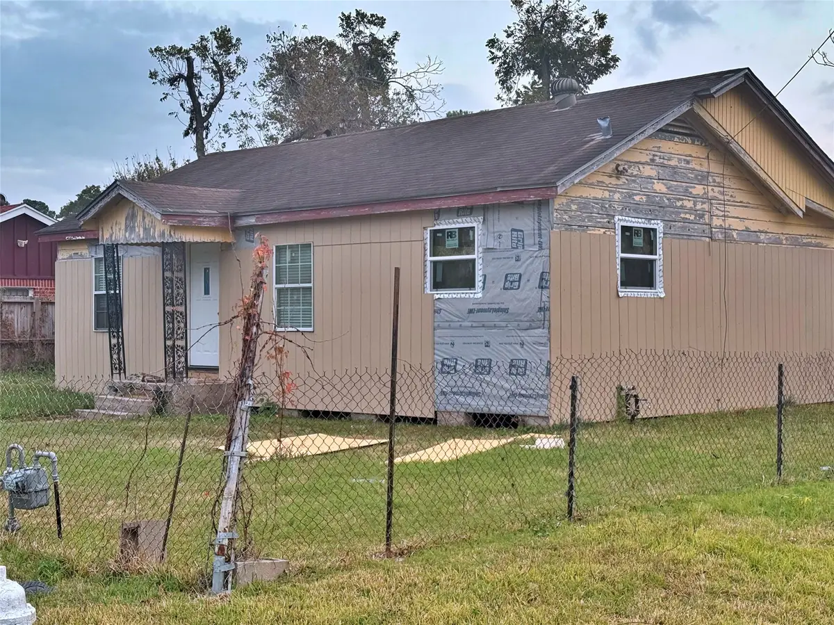 8402 Flintridge Drive, Houston, TX 77028 - Image #1