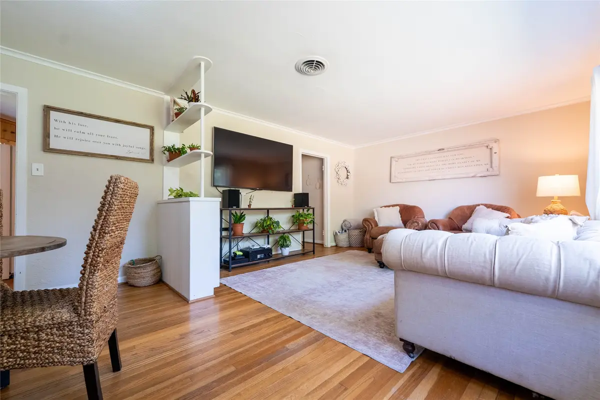 1733 Creek Drive, Houston, TX 77055 - Image #1