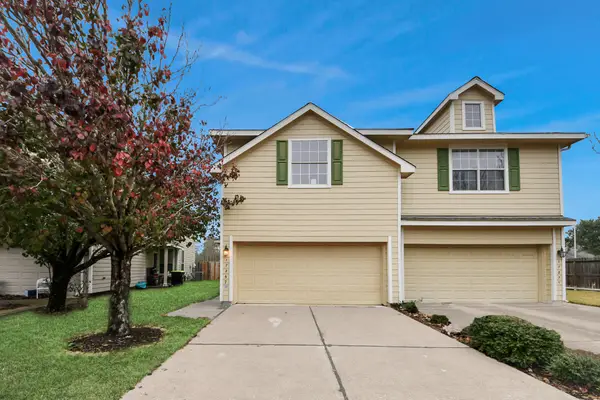 17267 Oakwood Chase Drive, Spring, TX 77379