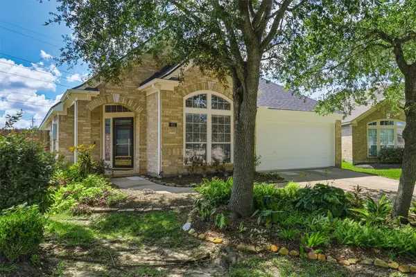 851 Sierra Brook Lane, League City, TX 77573