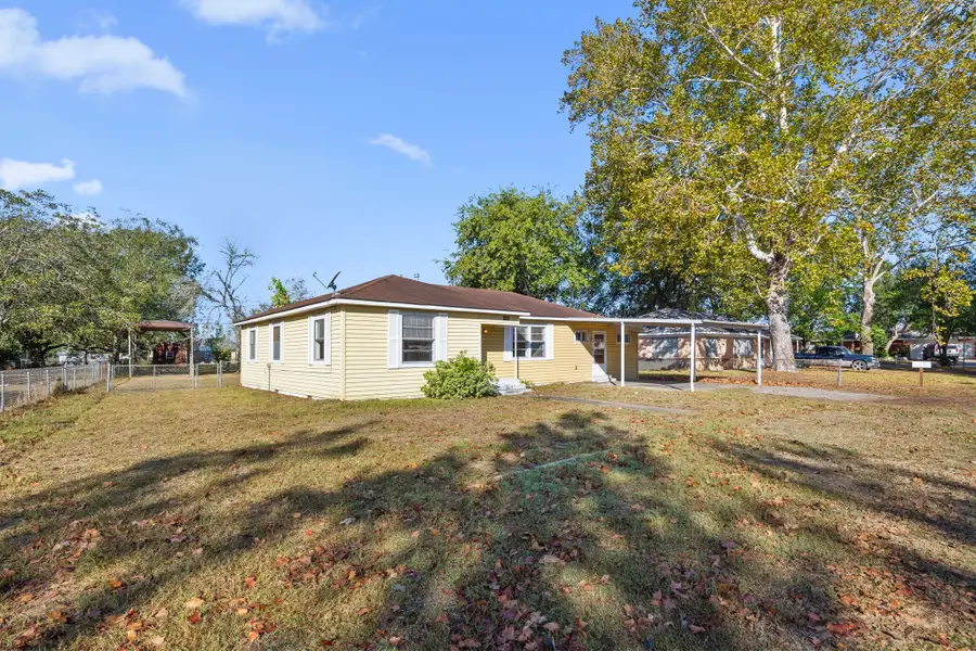 104 Draper Street, Columbus, TX 78934 - Image #2