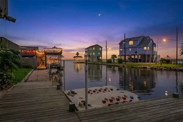 113 Bayou Vista Drive, Hitchcock, TX 77563