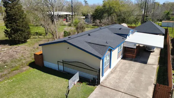 3233 Clarksville Street, La Porte, TX 77571