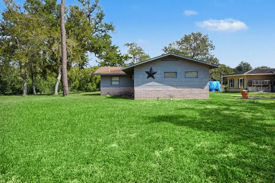 3315 Saint Anne Street, Liverpool, TX 77577 - #2