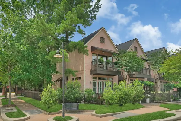 20 Riva Row, The Woodlands, TX 77380