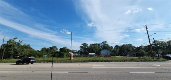 225 Loop 336 West, Conroe, TX 77301