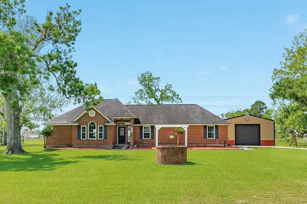 154 Horse Shoe Trail, Angleton, TX 77515