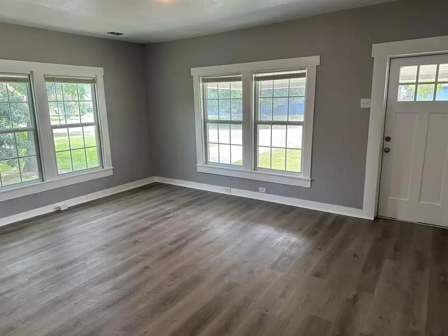 113 N Middle Street, Flatonia, TX 78941 - #2
