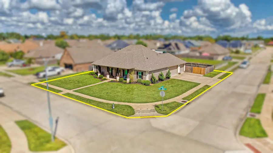 308 Rock Rose Lane, Lake Jackson, TX 77566 - Image #2