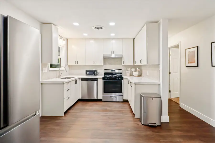 916 N Chenango Street, Angleton, TX 77515 - Image #3