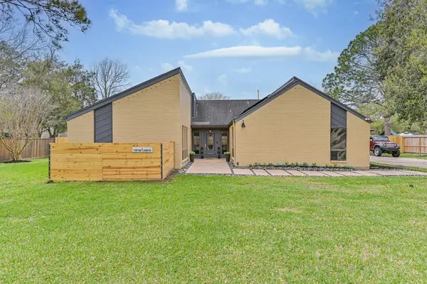 910 Evergreen Drive, Friendswood, TX 77546