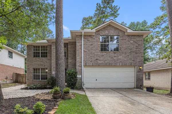 202 W Misty Dawn Dr, The Woodlands, TX 77385