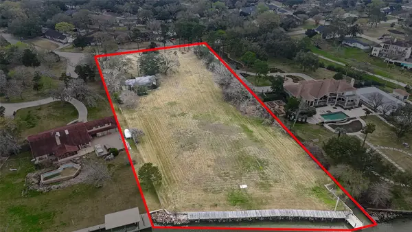 205 Lakeshore Drive, Seabrook, TX 77586