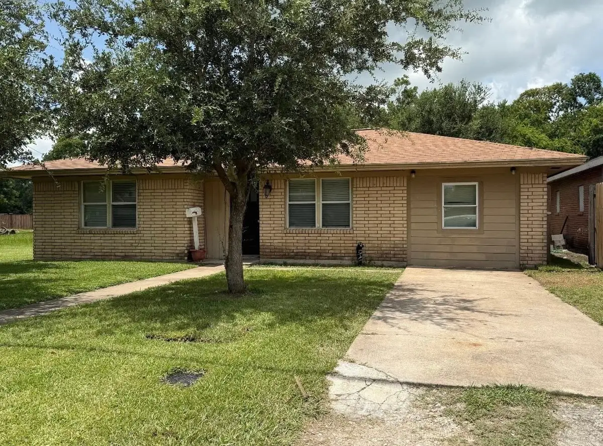 2912 Avenue J P Davis Avenue, Bay City, TX 77414 - Image #1