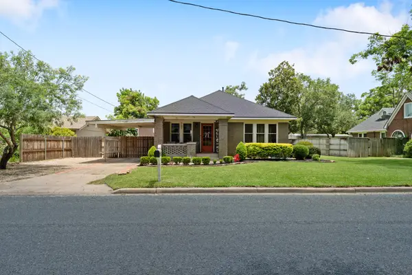 707 Heights Street, El Campo, TX 77437