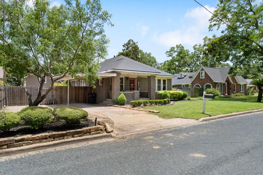 707 Heights Street, El Campo, TX 77437 - #2