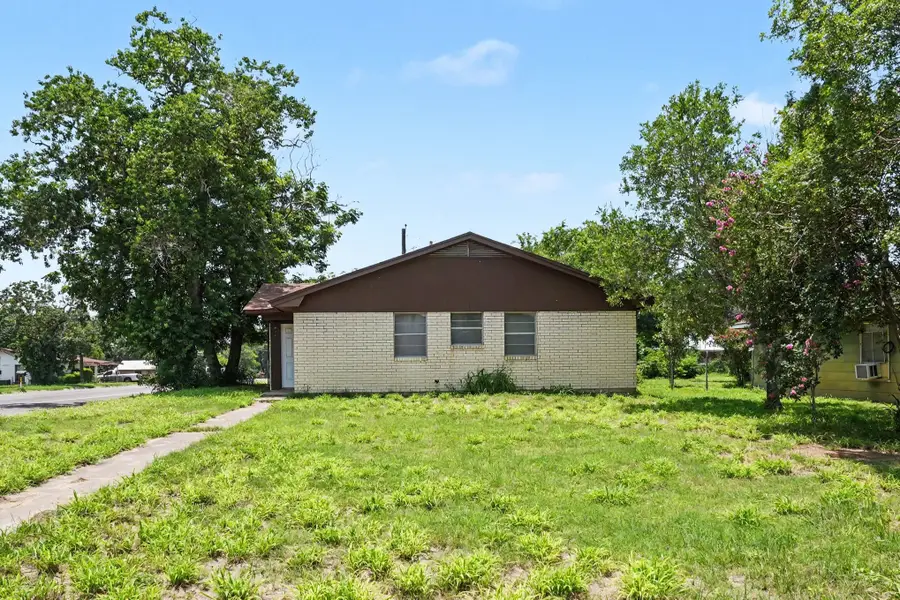 901 Coleman Street, Poteet, TX 78065 - #2